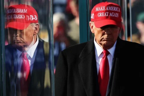 trump in maga hat