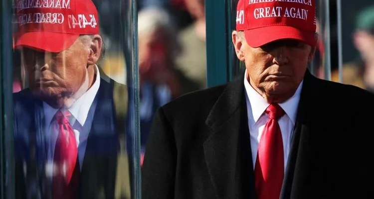 trump in maga hat