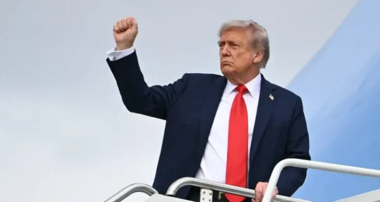 trump raising fist