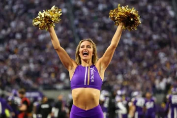 vikings cheerleader