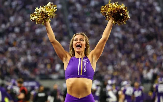 vikings cheerleader